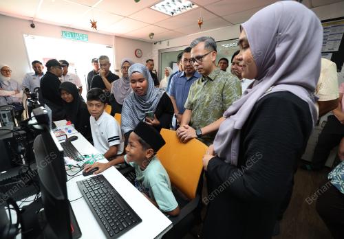 FAHMI FADZIL