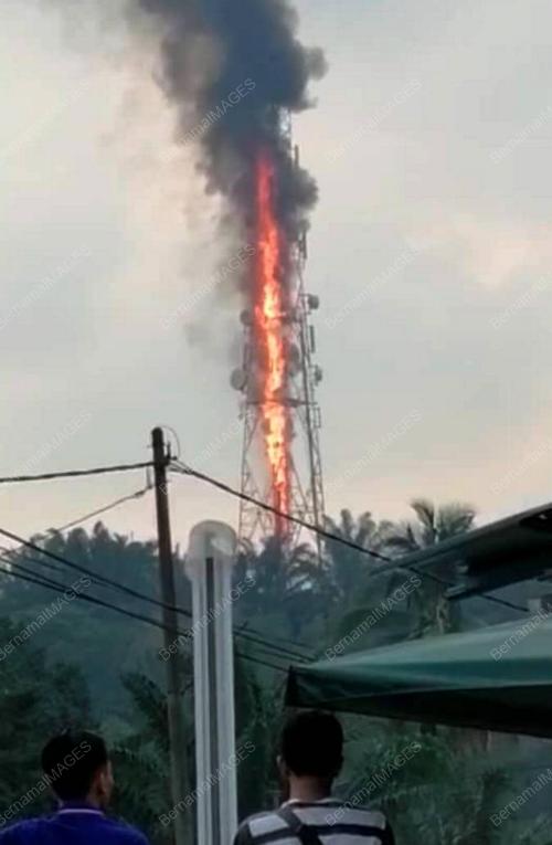 JB04_14082019_PENCAWANG_TERBAKAR