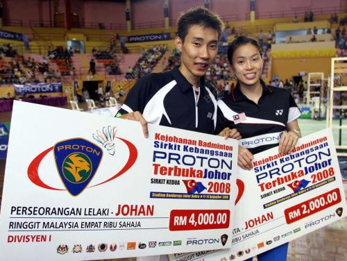 JUARA PERSEORANGAN LELAKI DAN WANITA