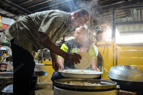 TRADISI NASI AMBENG