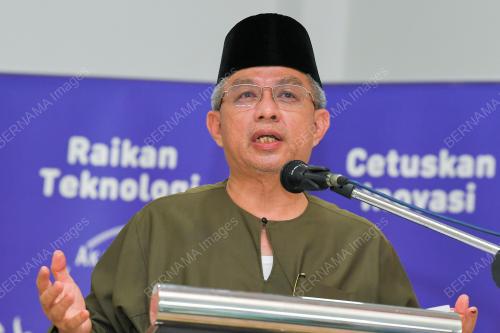 DATUK SERI DR ADHAM BABA 