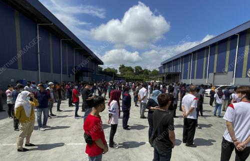 SERBUAN KILANG LEBIH KAPASITI