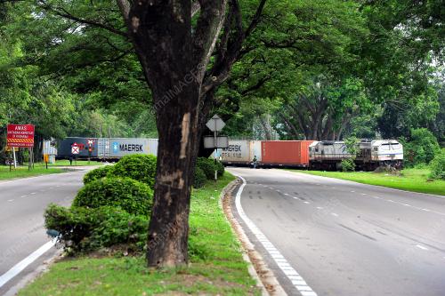 JB04_16122015_KERETAPI