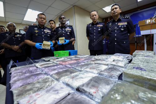DATUK KAMARUL ZAMAN MAMAT