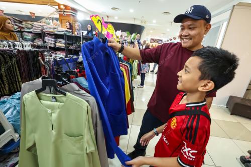 WARGA SINGAPURA KELENGKAPAN RAYA