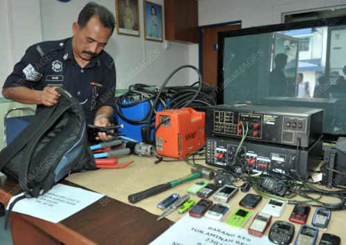 JB04_17042012_POLIS