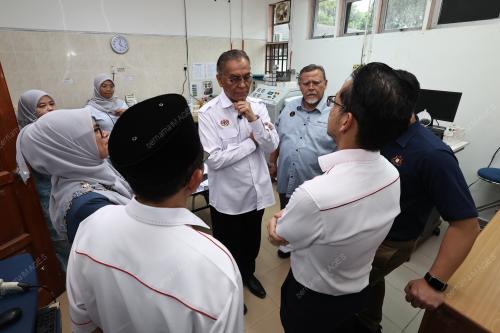 DATUK SERI DR DZULKEFLY AHMAD