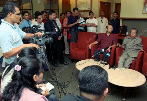 DR MAHATHIR MOHAMAD