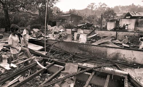 KEBAKARAN DI KAMPUNG UBI