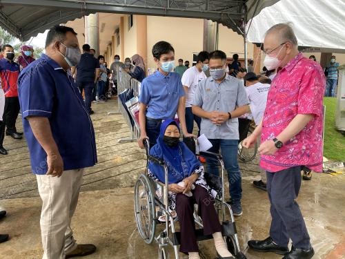 DATUK SERI DR WEE KA SIONG