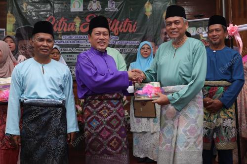 DATUK SERI AHMAD MASLAN 