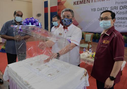DATUK SERI DR ADHAM BABA