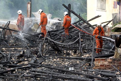 JB04_20012014_RUMAH_TERBAKAR
