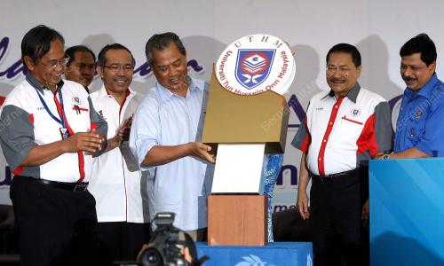 JB04_21042013_UTHM_RASMI