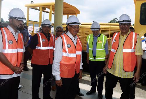 DATUK SERI MUSTAPA MOHAMED