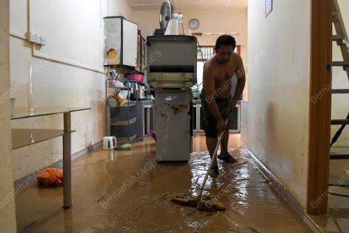 BANJIR KILAT KG LAUT