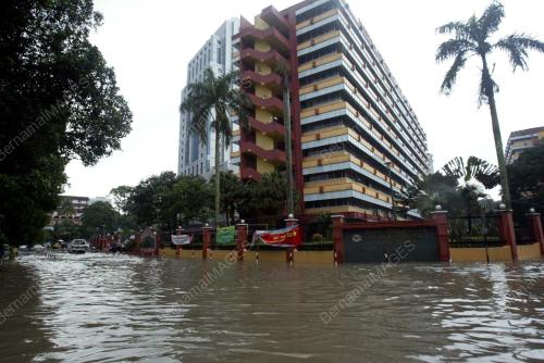 BANJIR KILAT