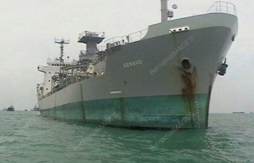 JB04_23092016_KAPAL_BERSAUH