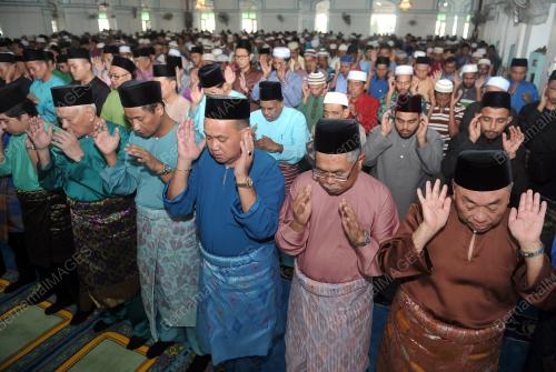 JB04_25062017_SULTAN_IBRAHIM_SOLAT
