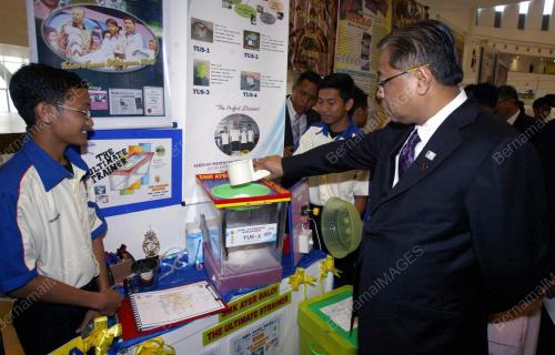 DATUK SERI ISMAIL SABRI YAAKOB