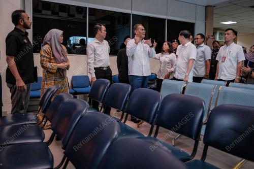 DATUK SERI DR DZULKEFLY AHMAD