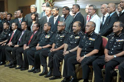 JB04_26112014_POLIS_BANTUAN
