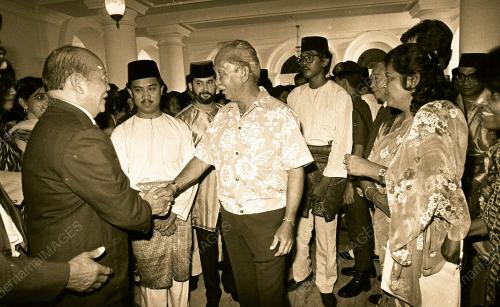 SULTAN JOHOR MENGADAKAN RUMAH TERBUKA