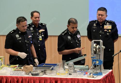 DATUK AYOB KHAN MYDIN PITCHY