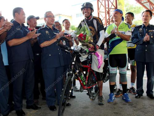 JB04_28092012_BERBASIKAL