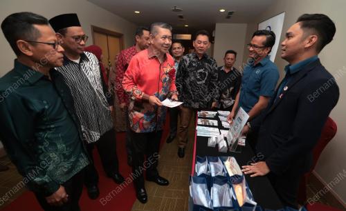 DATUK SERI SALAHUDDIN AYUB