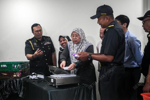 DATUK DR FUZIAH SALLEH