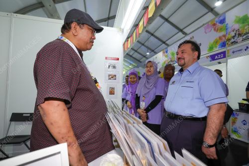 DATUK SERI AMIR HAMZAH AZIZAN