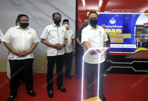 DATUK HASNI MOHAMAD