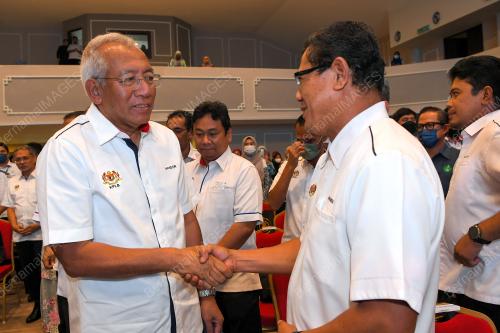 DATUK SERI MAHDZIR KHALID 