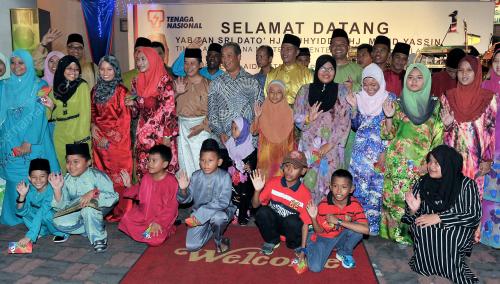 JB05_02092012_AIDILFITRI_TNB