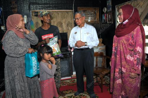 DATUK SERI MUSTAPA MOHAMED