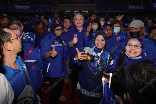 DATUK SERI DR WEE KA SIONG