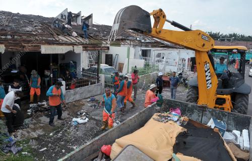 JB05_03062015_BENCANA_RIBUT
