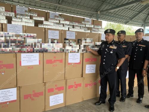 DATUK AYOB KHAN MYDIN PITCHAY