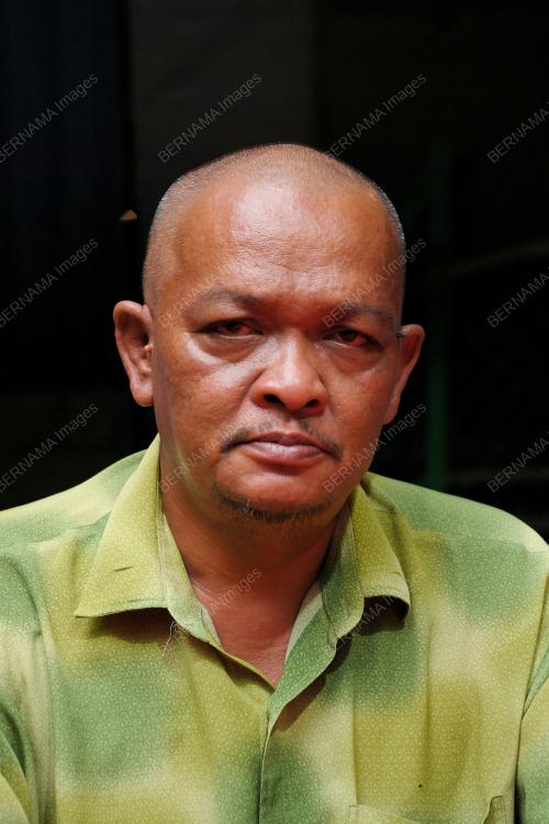 KELUAR PARTI