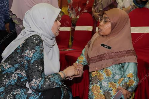 FADHLINA SIDEK 