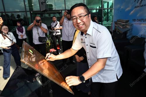 DATUK CHANG LIH KANG