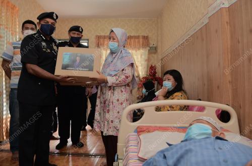 DATUK AYOB KHAN MYDIN PITCHAY