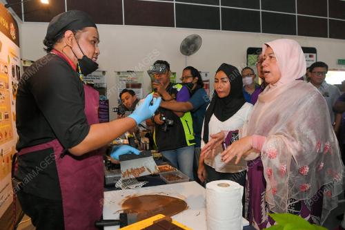 DATUK ZURAIDAH KAMARUDDIN