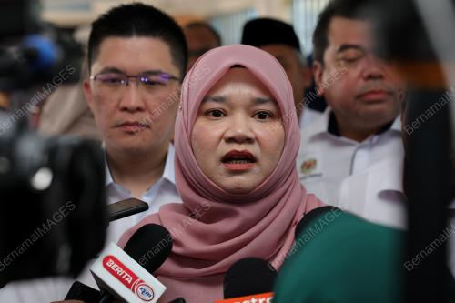 FADHLINA SIDEK