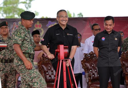 DATUK SERI HISHAMMUDDIN TUN HUSSEIN