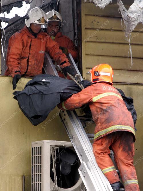 KEDAI TEKSTIL TERBAKAR