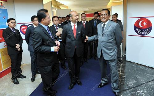 JB05_10062014_KHALED_n_MUKHRIZ