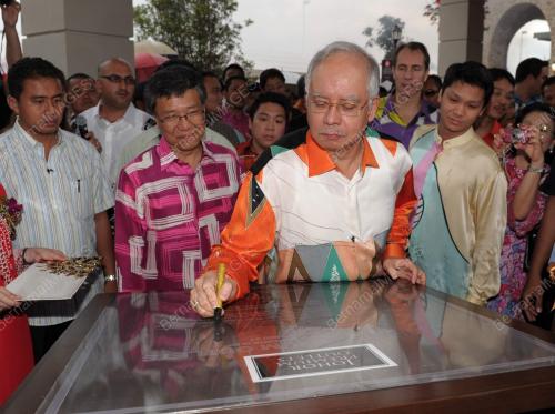 DATUK SERI NAJIB TUN ABDUL RAZAK