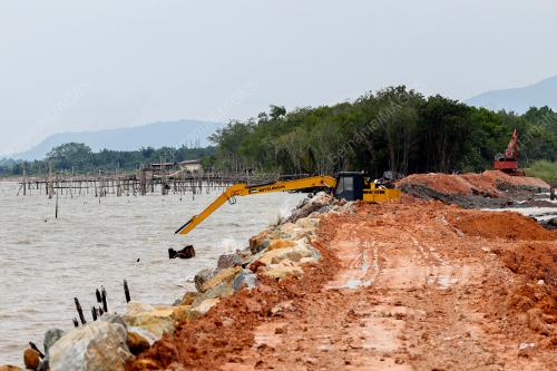 TINJAUAN BAIK PULIH BENTENG PENAHAN OMBAK